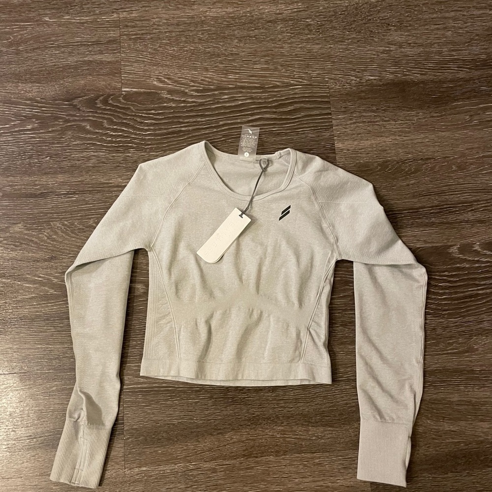 DOYOUEVEN SEAMLESS LONGSLEEVE SIZE SMALL